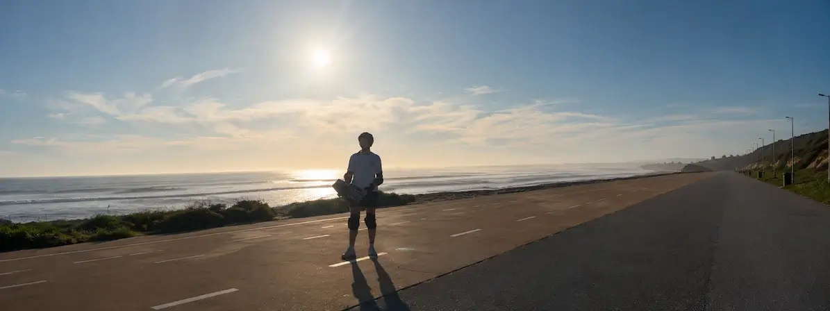 experimenta surfskate na costa da caparica